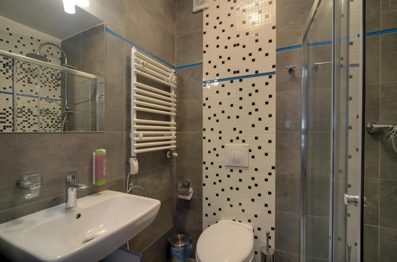 Bezowy I Nowoczesny Sun Seasons 24 W Szklarskiej Porebie By Renters
